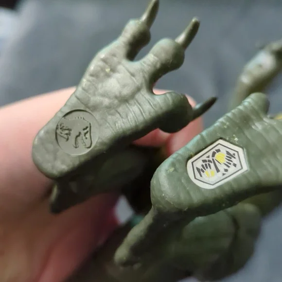 Jurassic World Camp Cretaceous Scorpios Rex with Gyrosphere - Picture 2 of 8